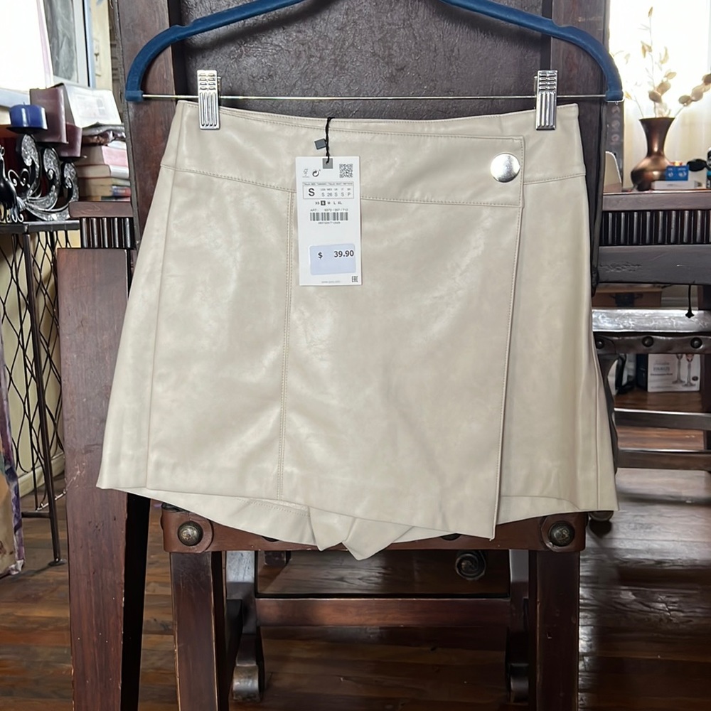 Zara short skirt small